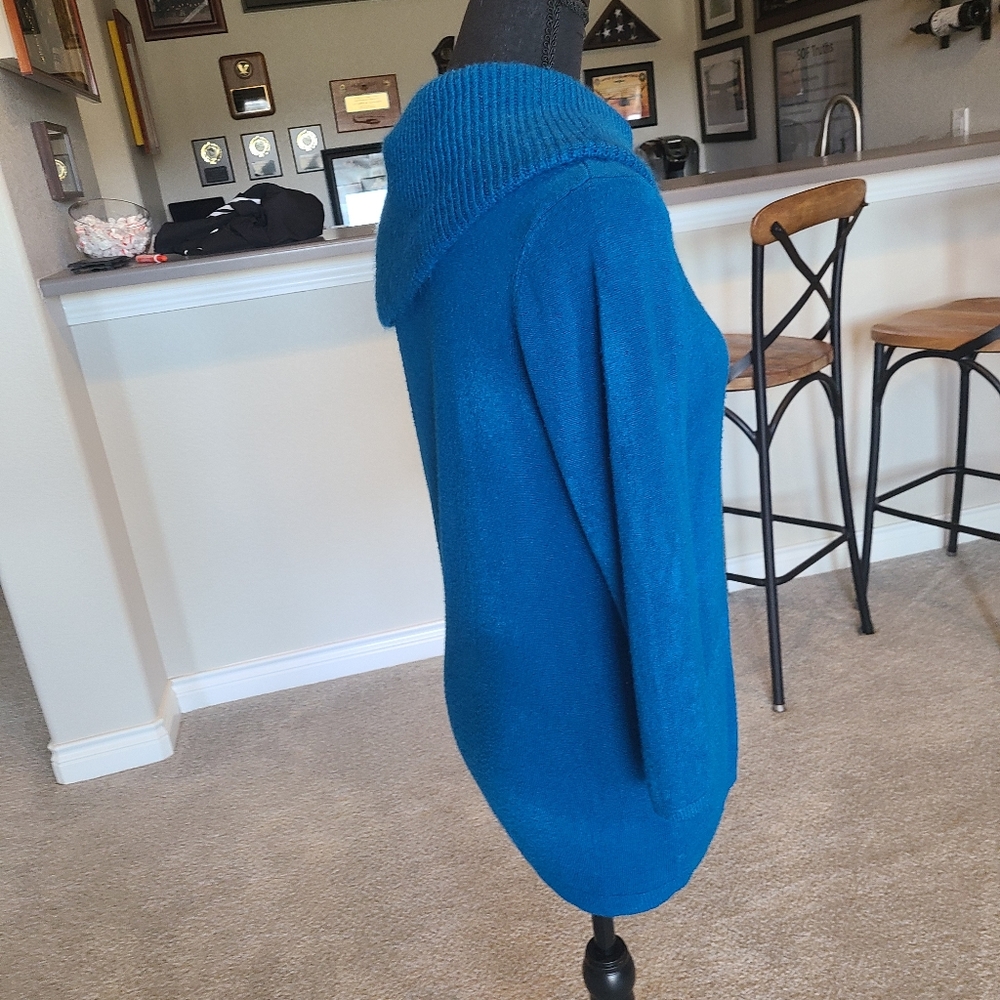 Sweater - Picture 5 of 5